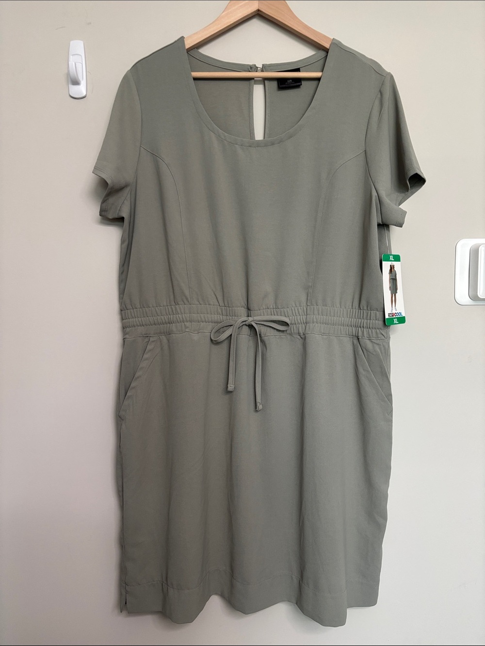 Short-Sleeve Drawstring Waist Dress in Sage Green 32 Cool XL NWT